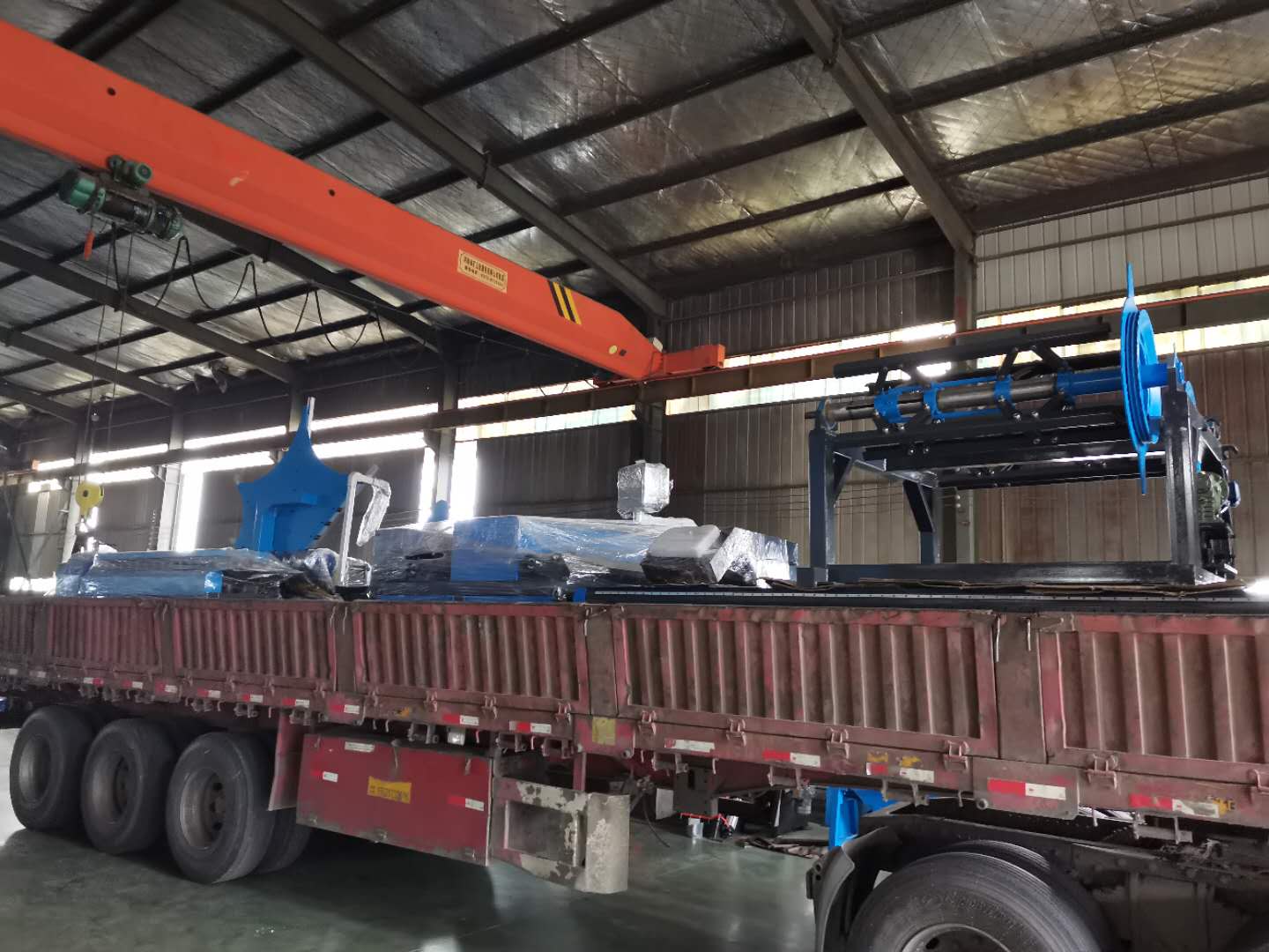 阜陽(yáng)何總訂購(gòu)螺旋風(fēng)管機(jī)，風(fēng)管生產(chǎn)二線(xiàn)全套設(shè)備